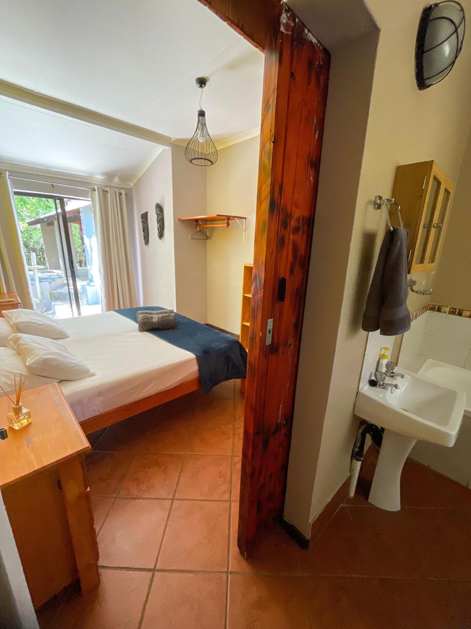Kruger Park Hostel Marloth Park Ngoại thất bức ảnh